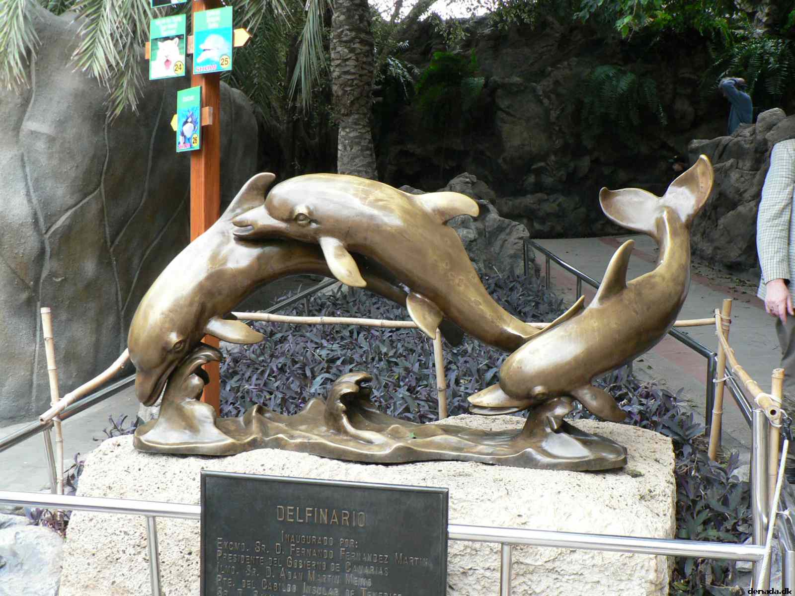 * Image 383