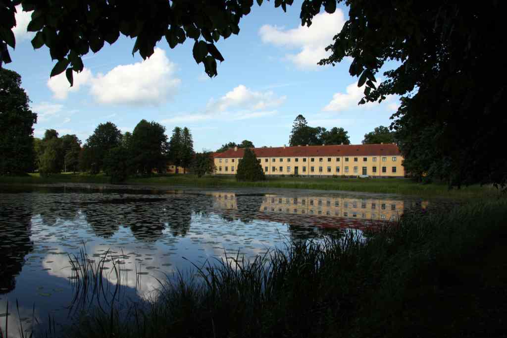 * Image 32